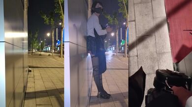 超牛逼-马路自慰 聆风：nonono，被吓得脚脚紧绷~~ 路人：你搞直播啊？我进去跟你直播，两个人玩起来多刺激咧